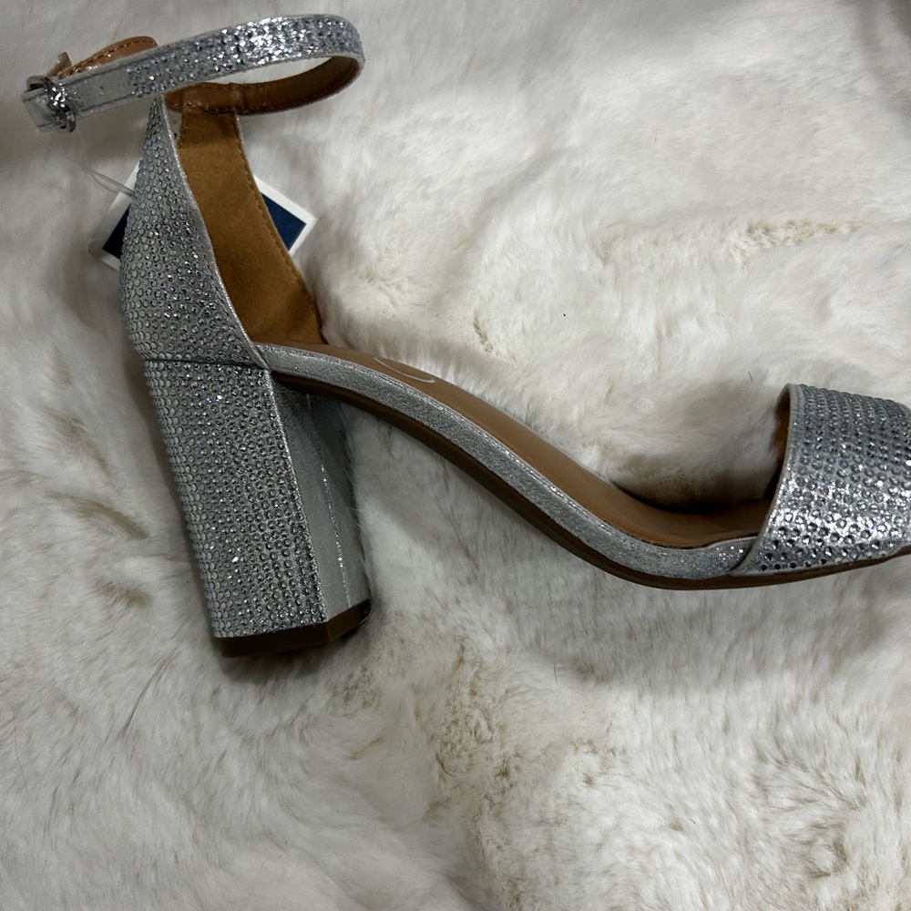 Elegant Silver Women's Block Heel Sandals - Picture 3 of 8